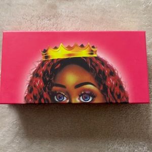 Mink eyelashes in cute Queen glitter box